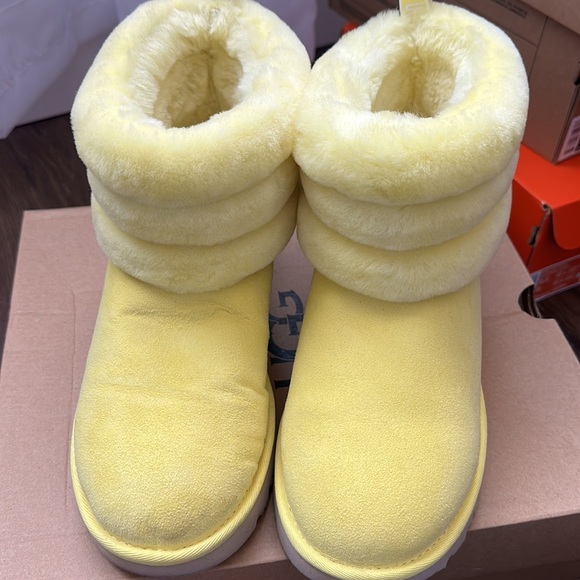 Ugg - Picture 2 of 7